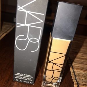 NARS Makeup - Nars Natural Radiant Longwear Foundation NARS Makeup - Nars Natural Radiant Longwear Foundation